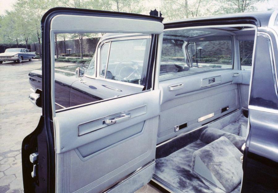 Детали интерьера Cadillac Fleetwood Seventy-Five Special Limousine 1959 года  (фото 5 из 17)